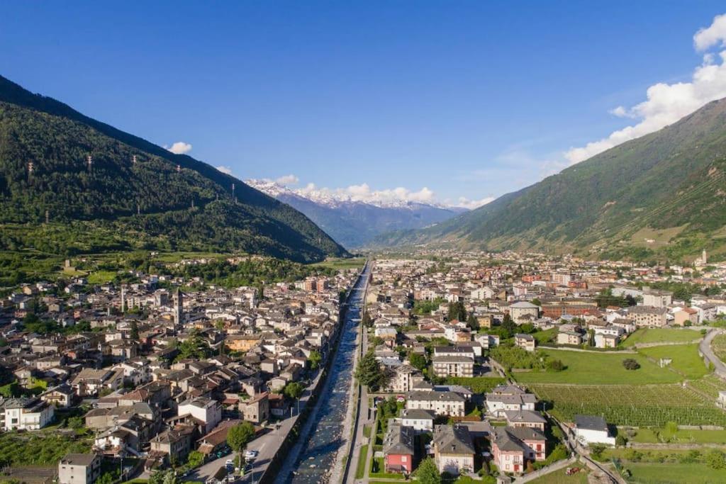 Bnbernina Express Dietro Al Trenino Rosso Tirano Buitenkant foto